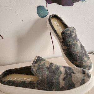 CAMO SLIDES SIZE 9 BRAND NEW